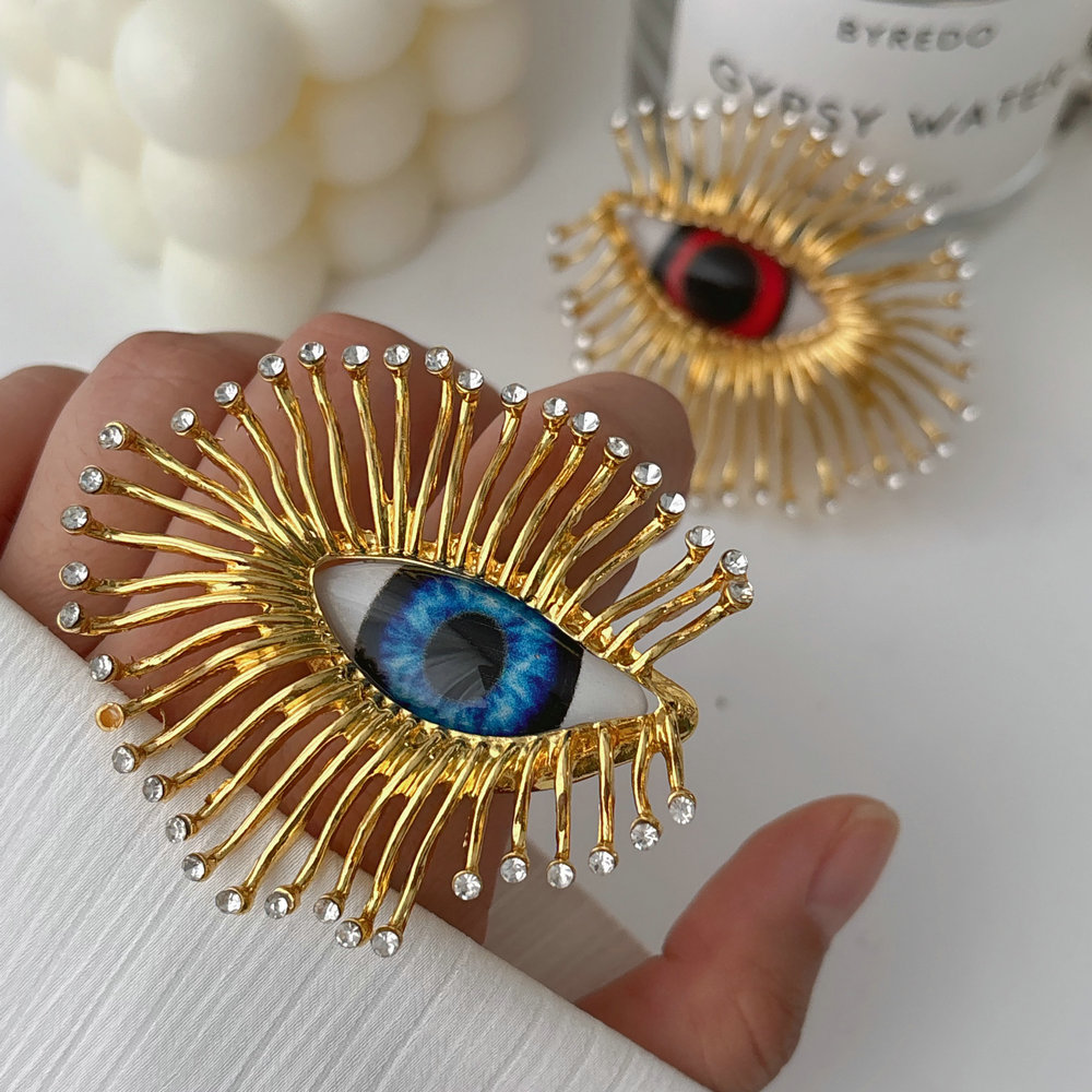 Chunky eye ring