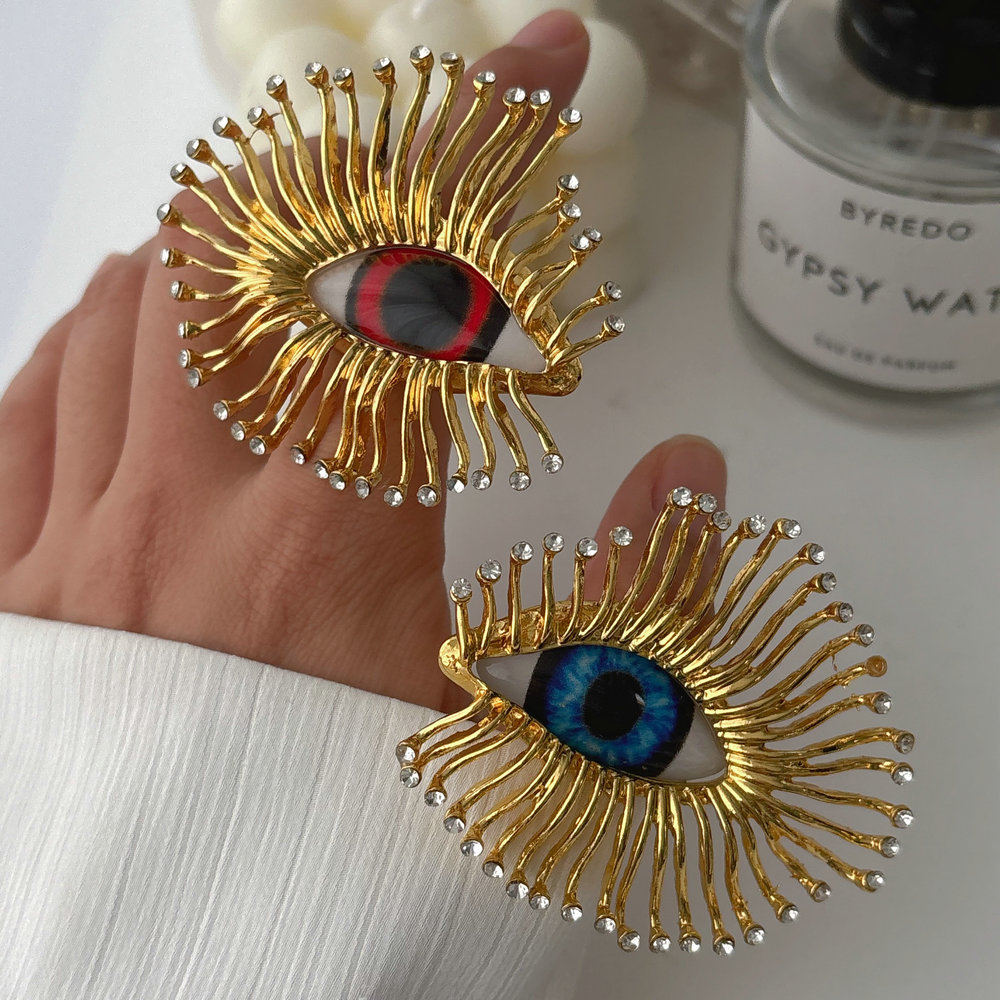 Chunky eye ring