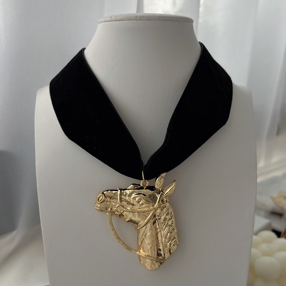 Chunky horse necklace