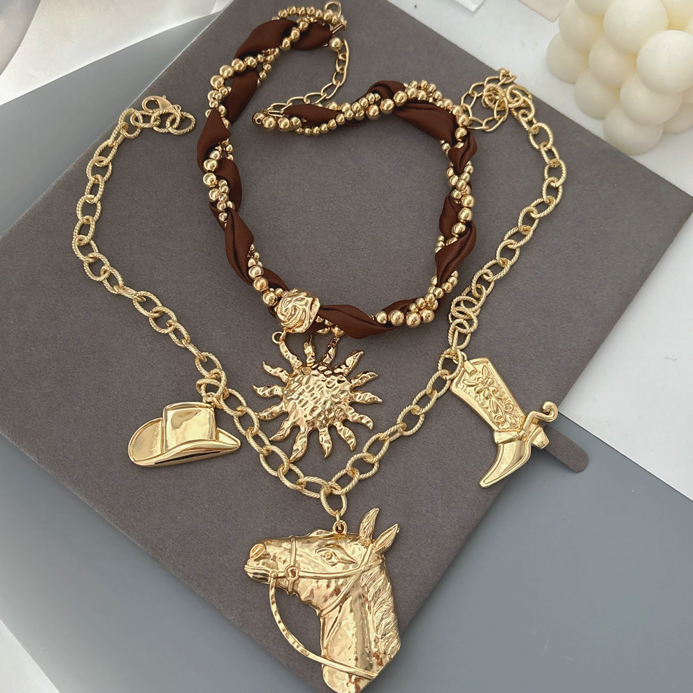 Bull layer necklace