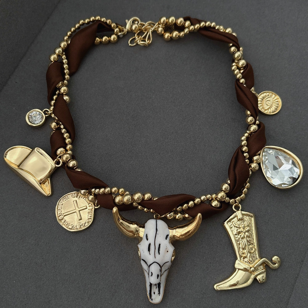 Chunky bull necklace