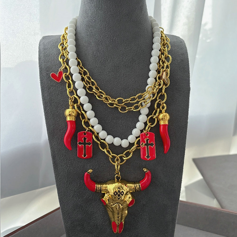 Layer bull penant necklace