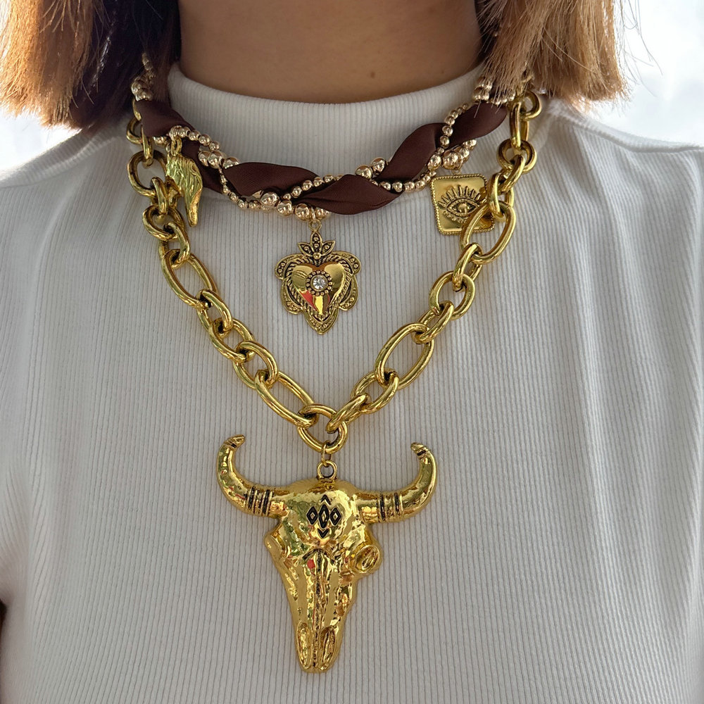 Layer bull necklace