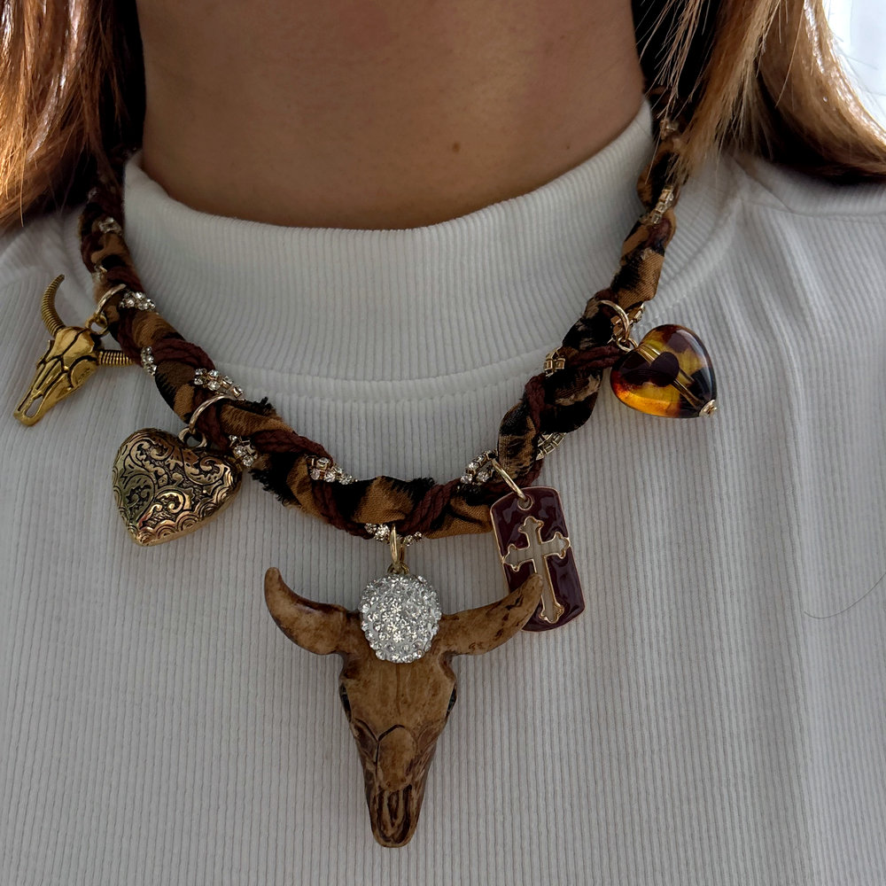 Bull pendant necklace
