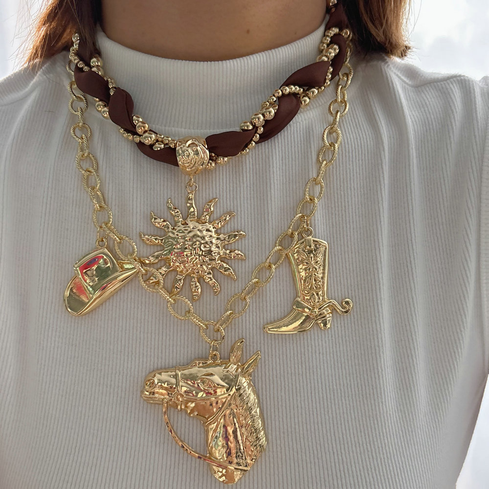 Bull layer necklace
