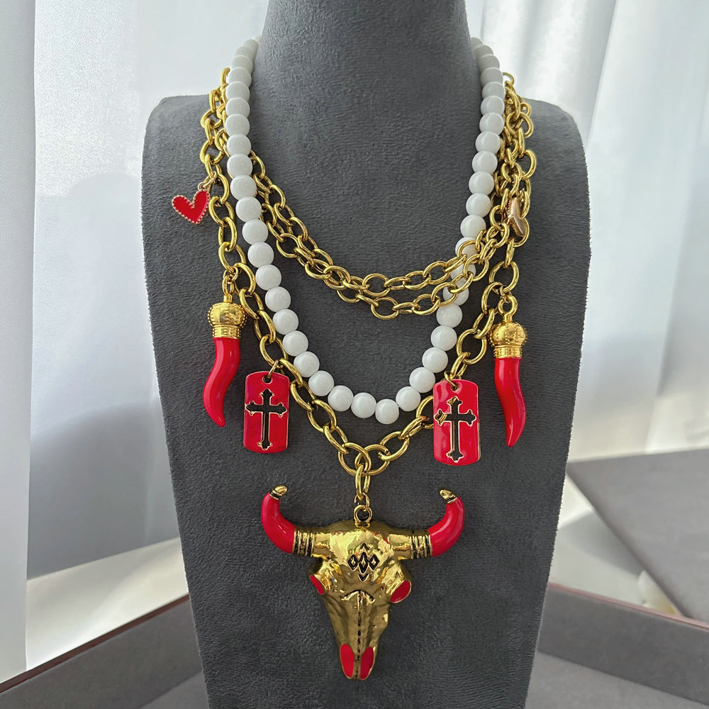 Layer bull penant necklace