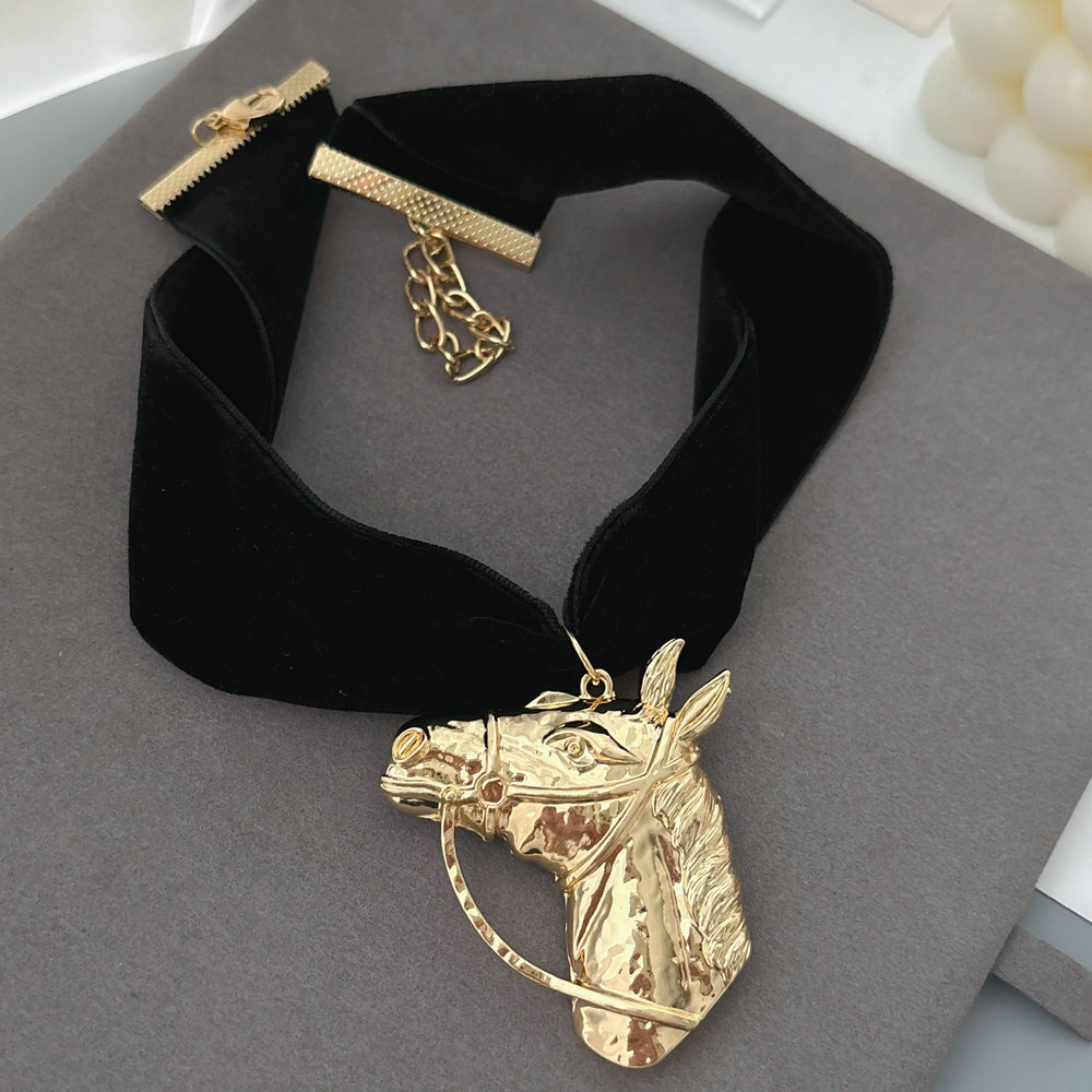 Chunky horse necklace