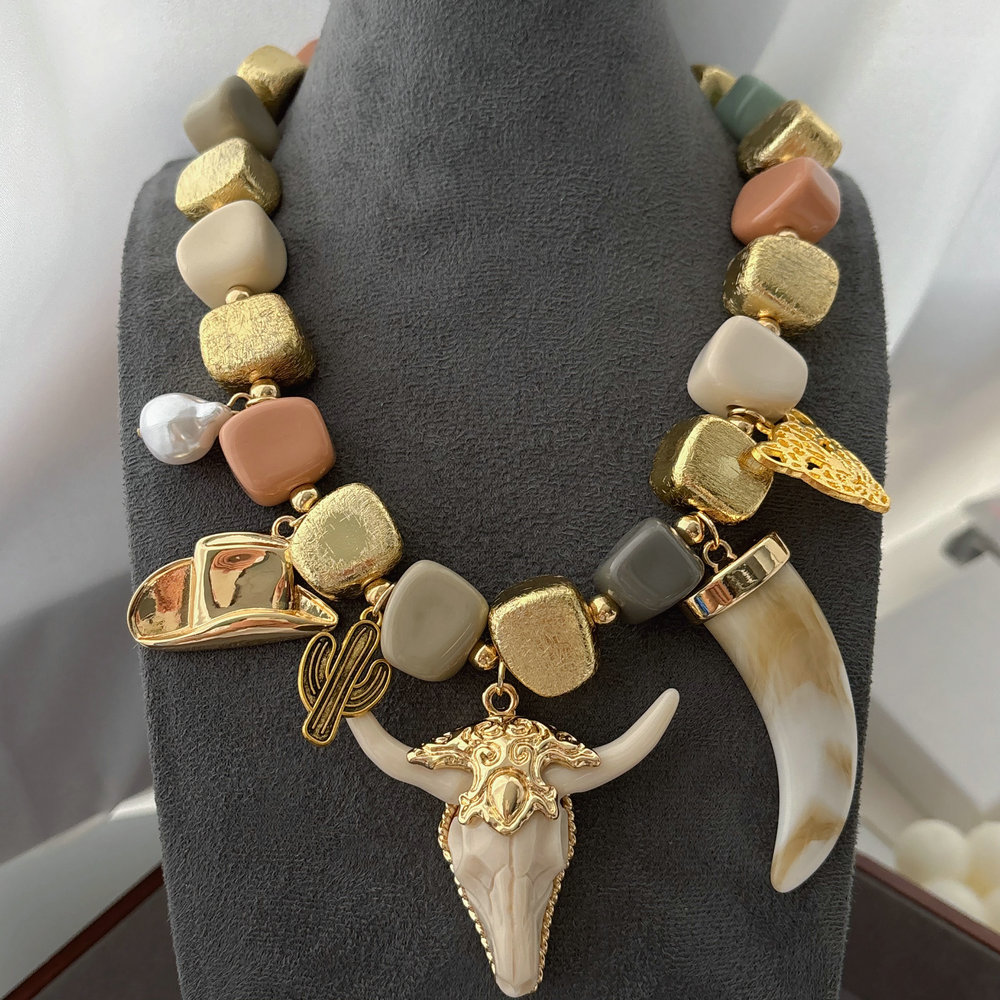 Chunky bull necklace