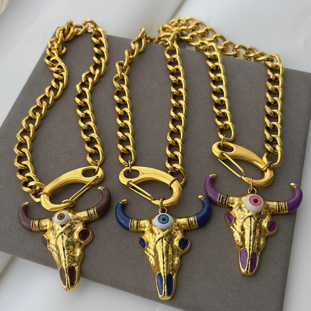 Chunky cuban chain with bull pendant