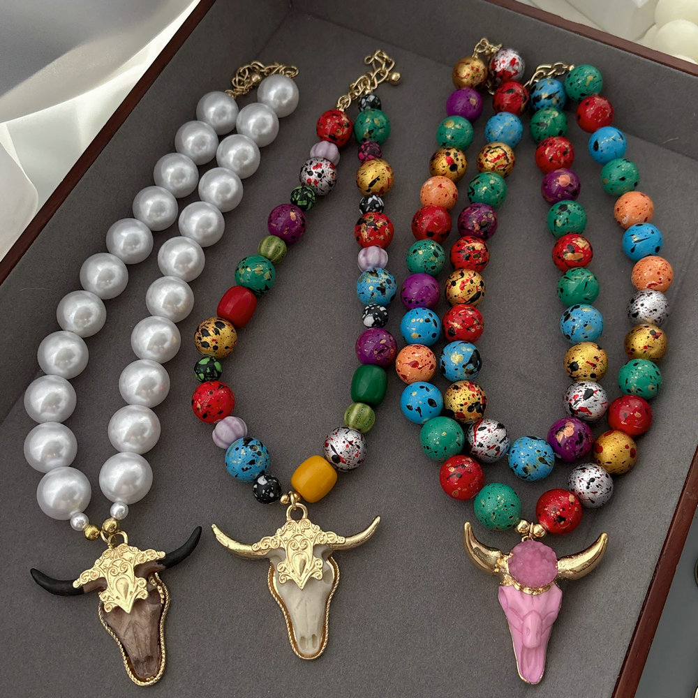 Chunky bull necklace