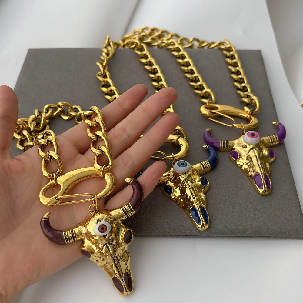 Chunky cuban chain with bull pendant