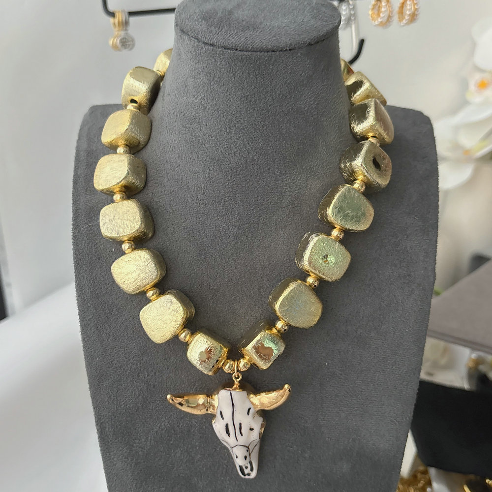 Bull pendant beaded necklace