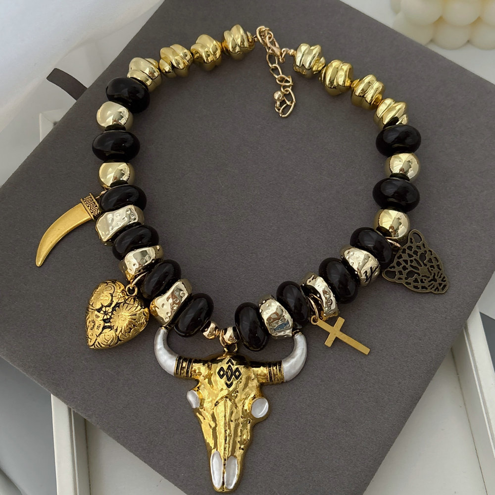 Chunky bull black beaded necklace