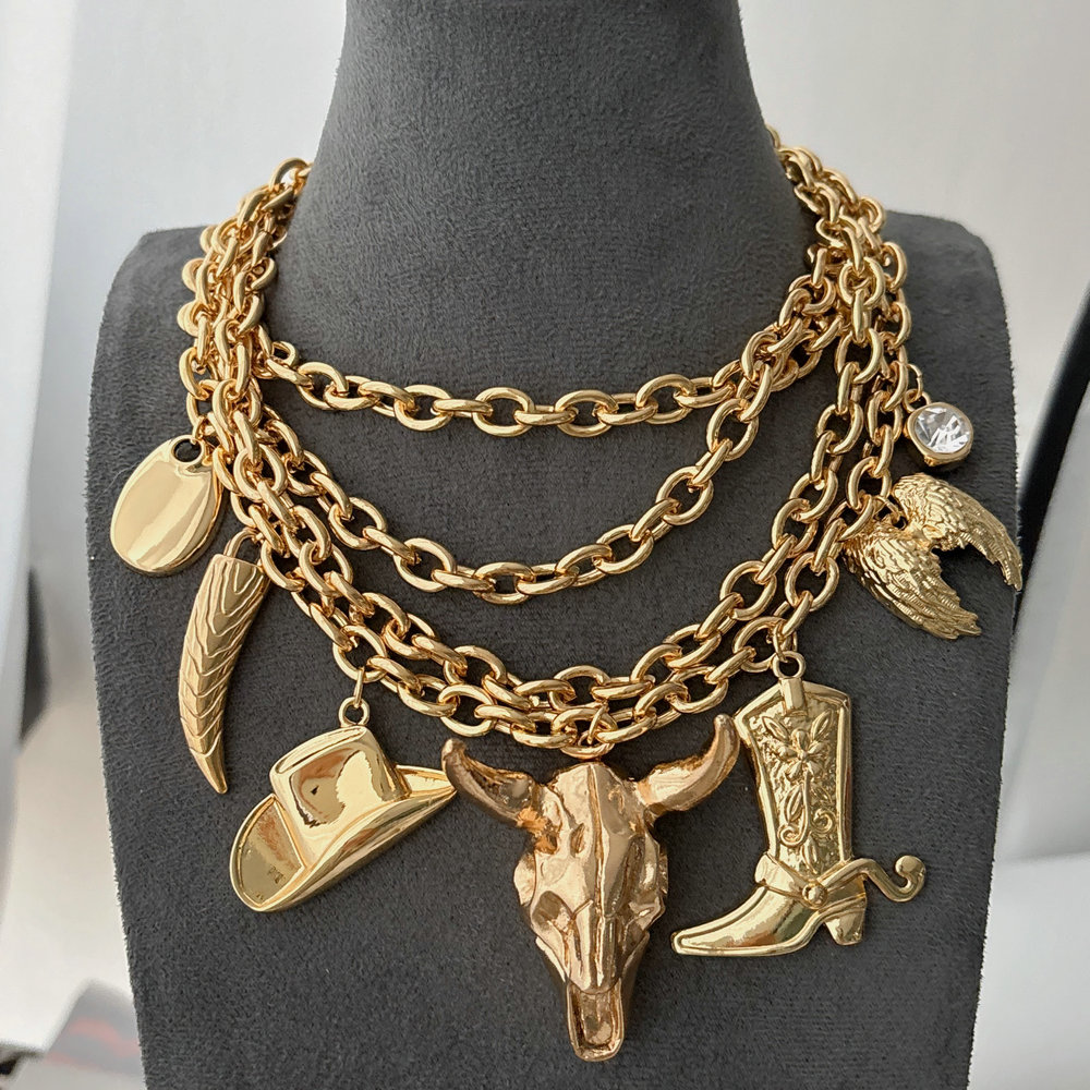 Chunky layer bull necklace