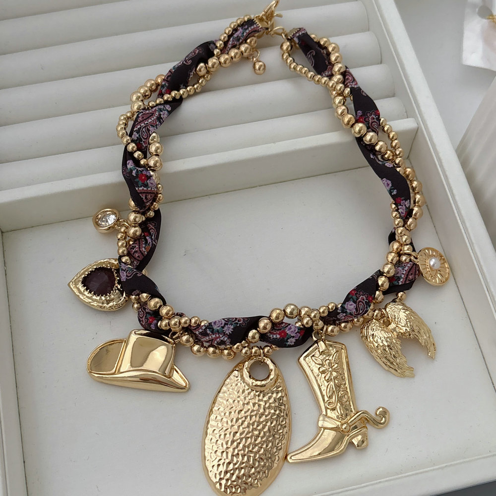 twist chain bull necklace