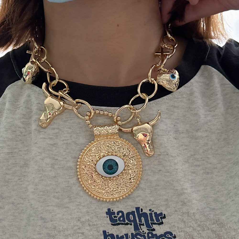 Chunky chain eye pendant necklace