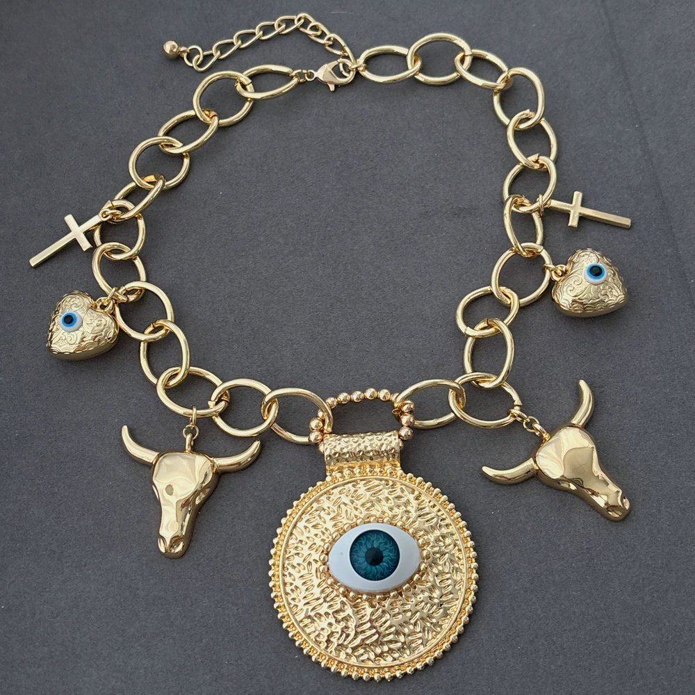Chunky chain eye pendant necklace