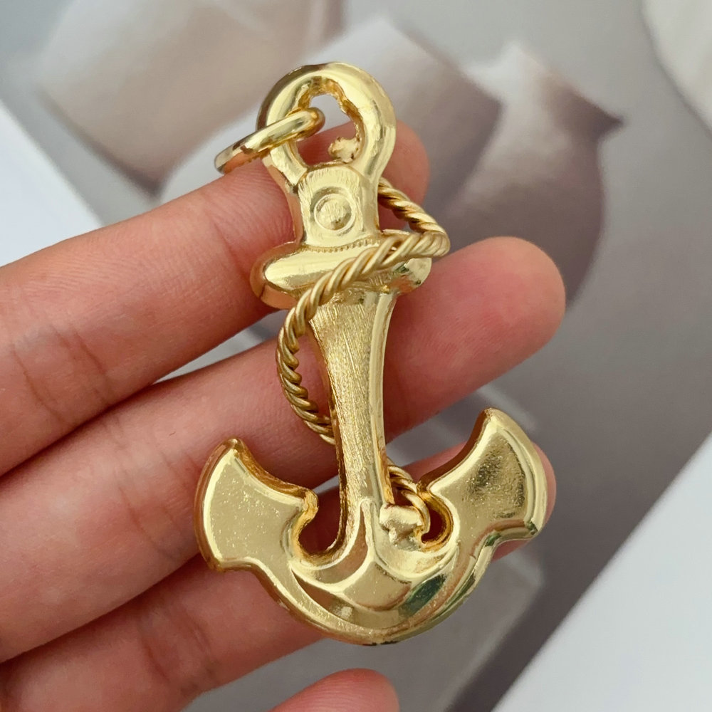 Metal anchor pendant