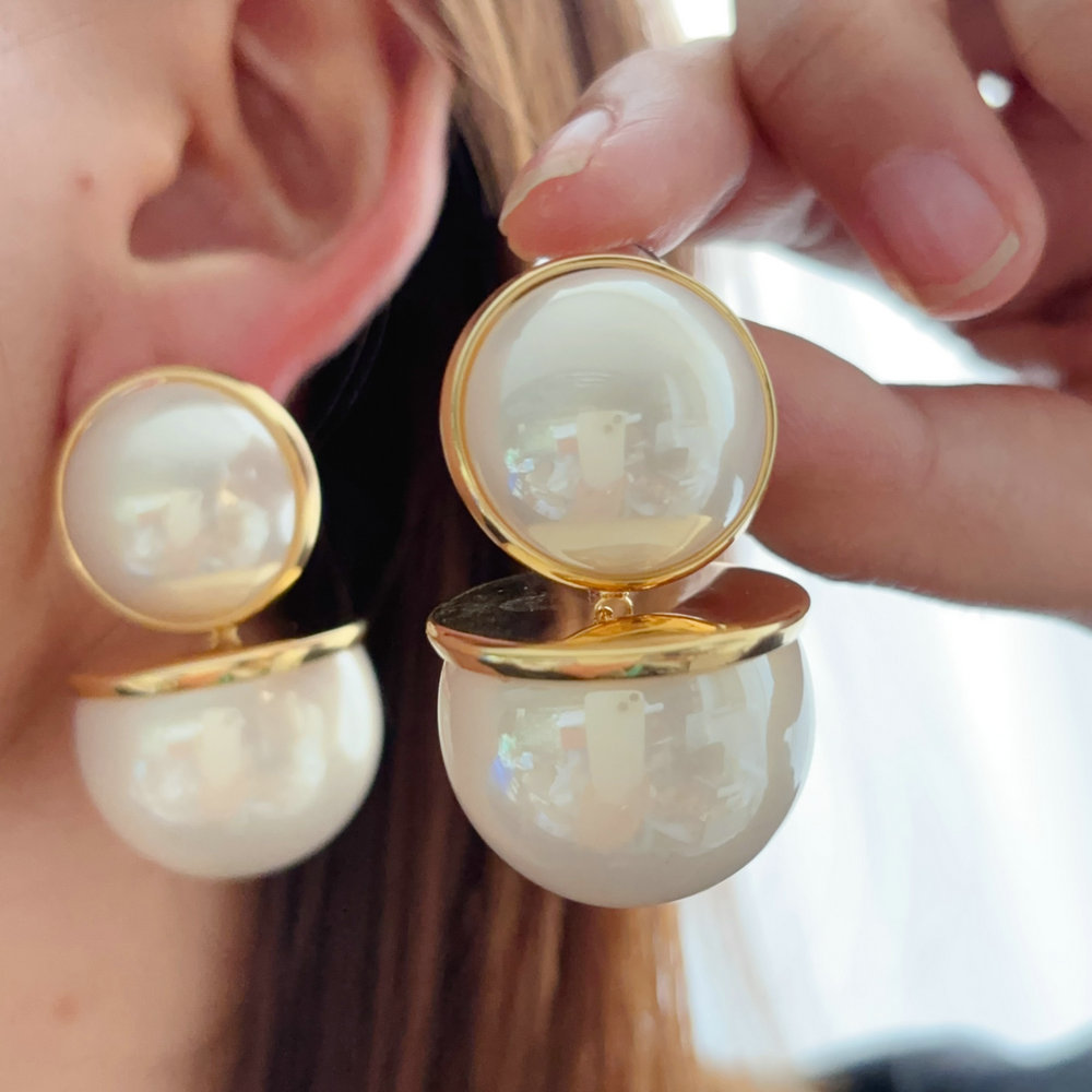 Chunky pearl earrings