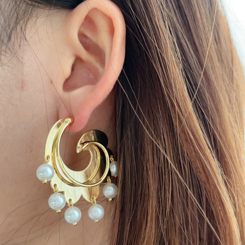 Pearl drop earrings