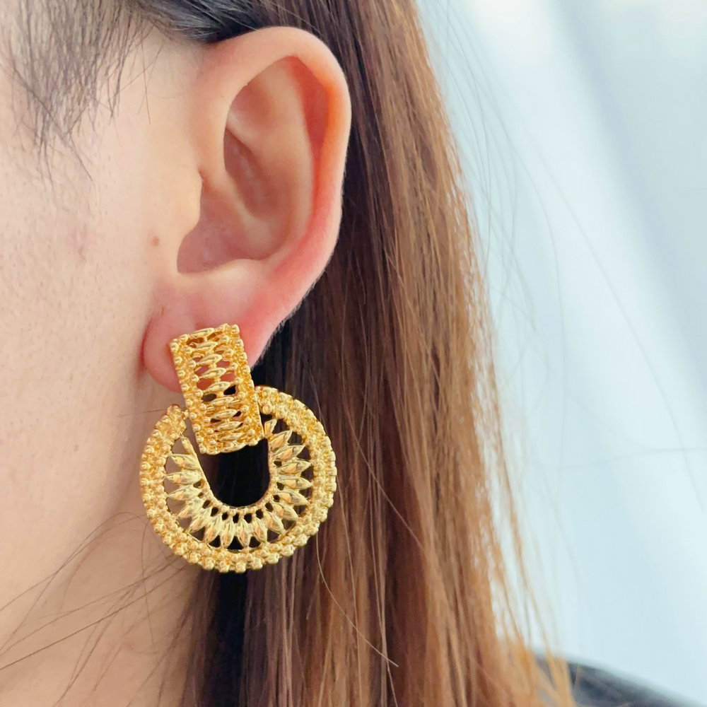 Metal fashion earrings