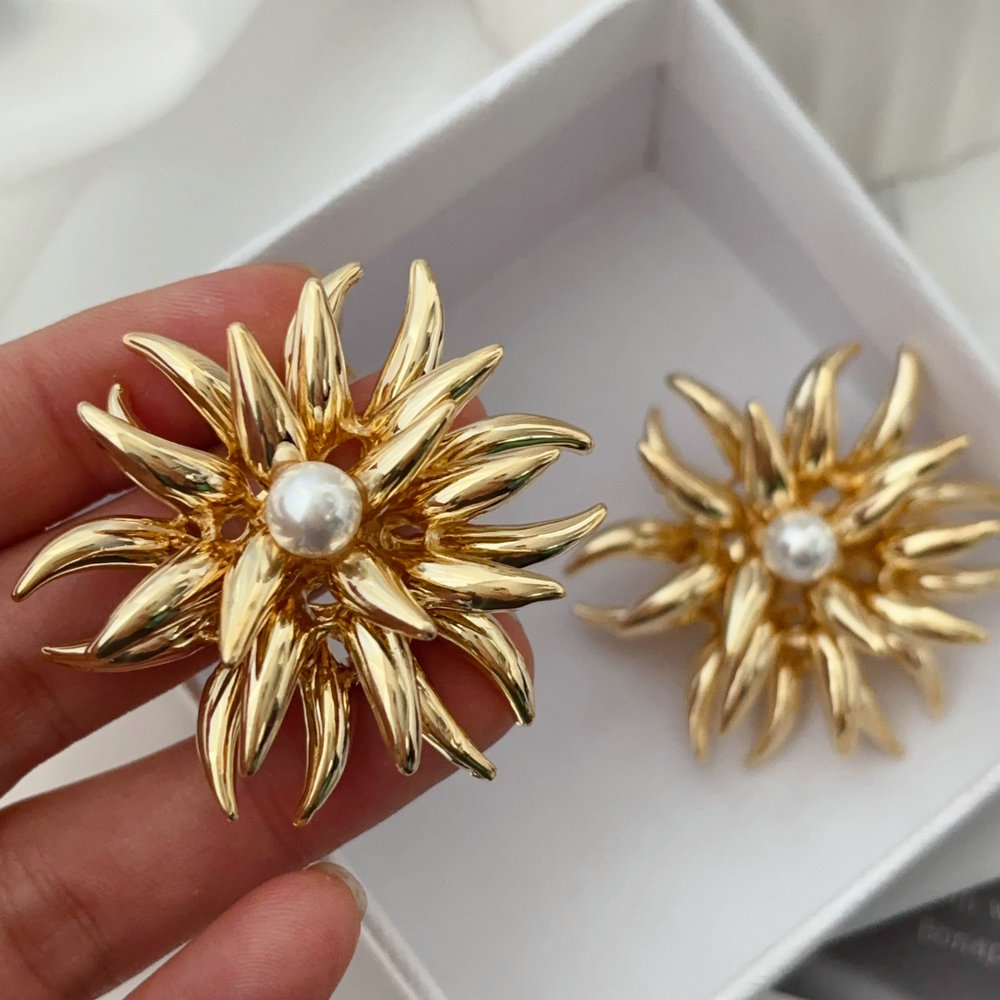 Metal flower earrings