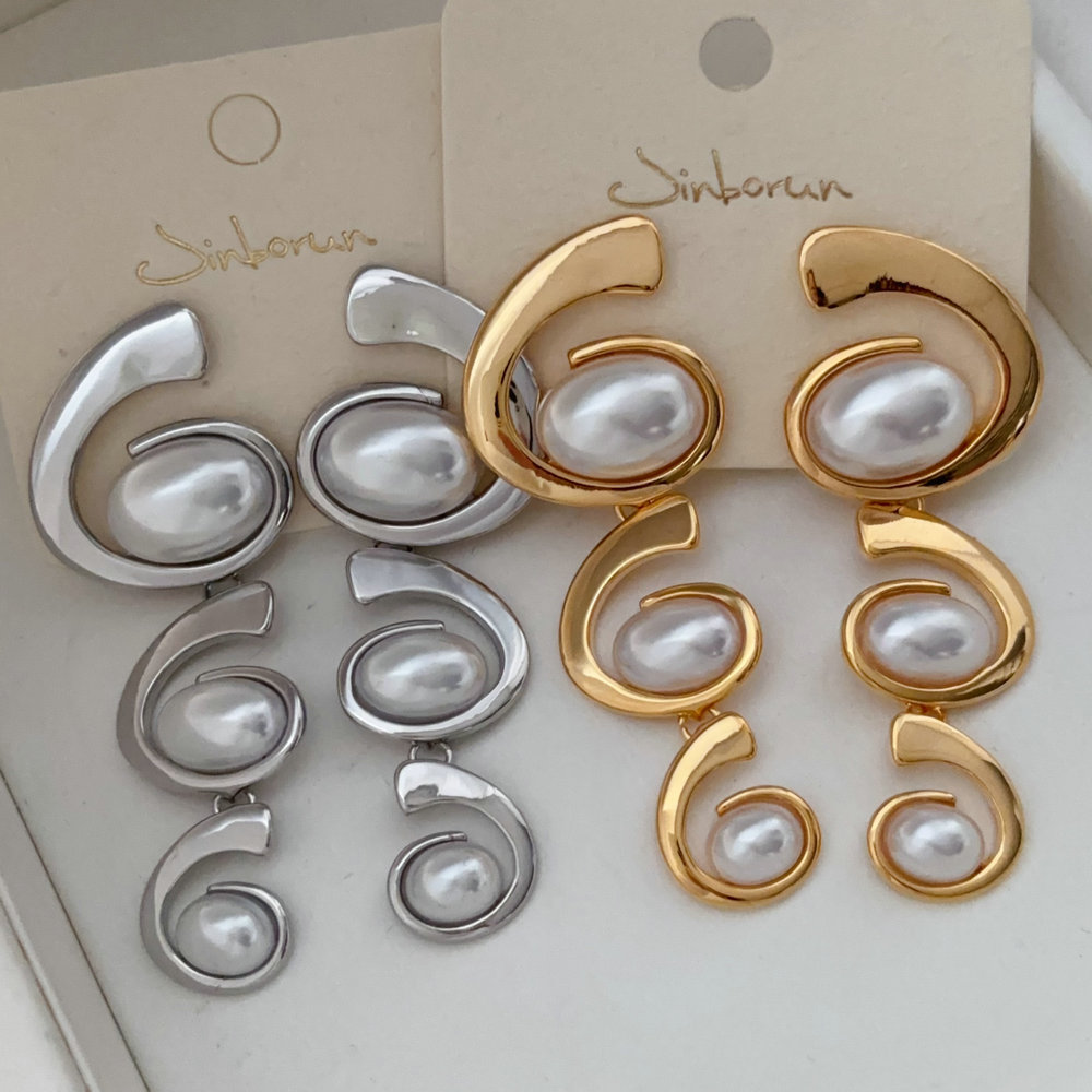 Chunky metal pearl earrings