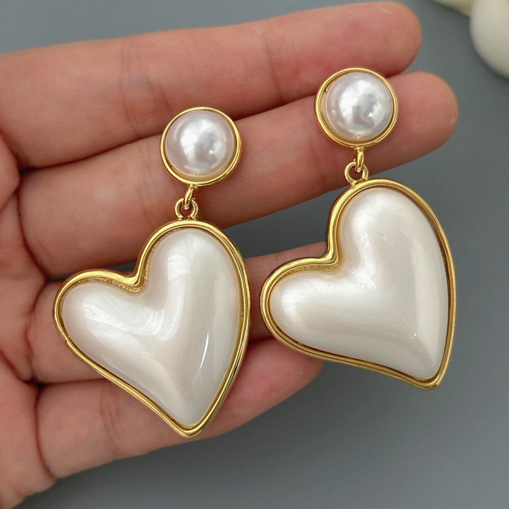 Pearl heart earrings