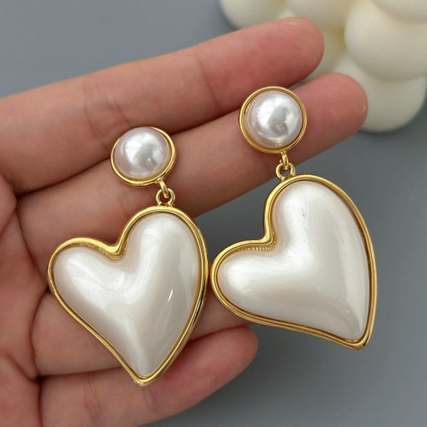 Pearl heart earrings