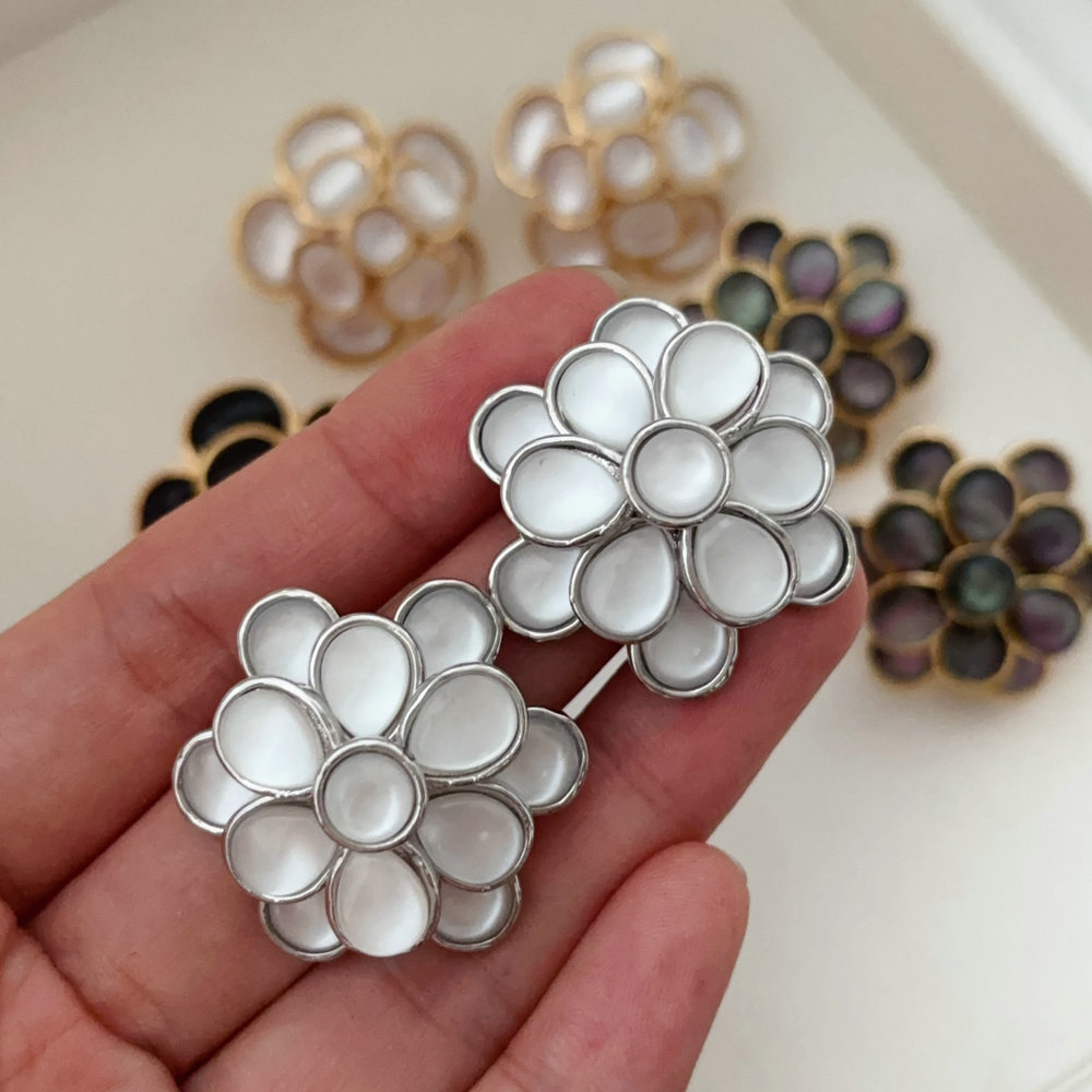 Flower earrings