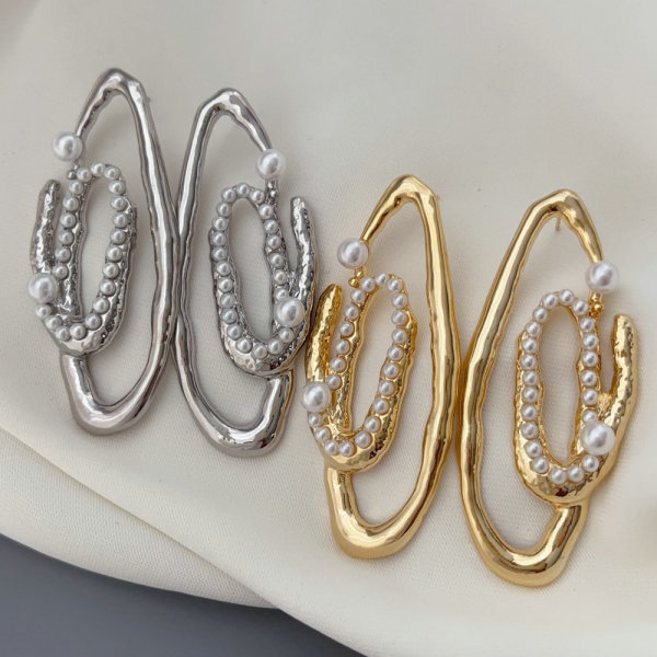 Chunky circle earrings