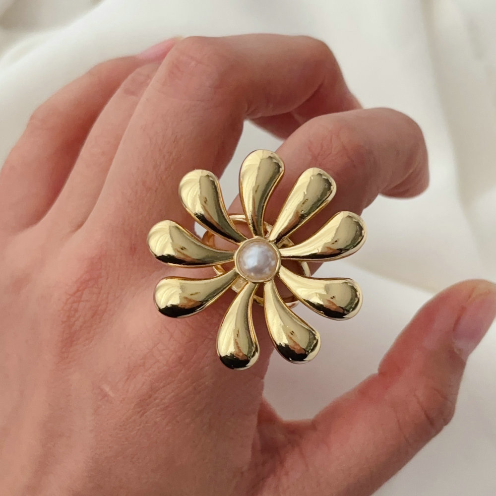 Metal flower ring