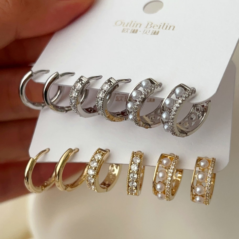 Set pearl earrings