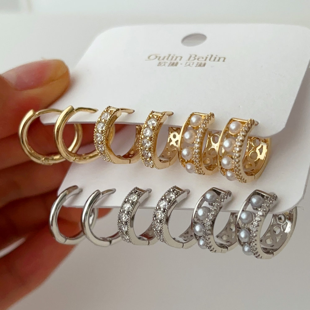 Set pearl earrings