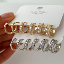 Set pearl earrings
