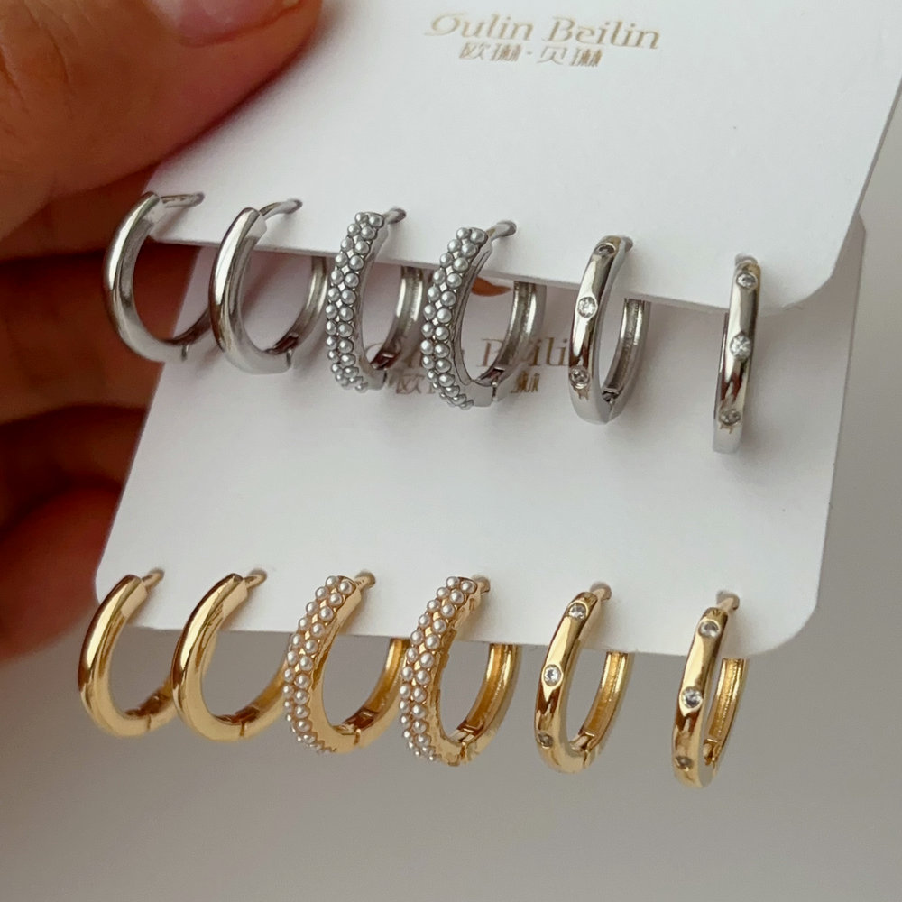 Set pearl earrings