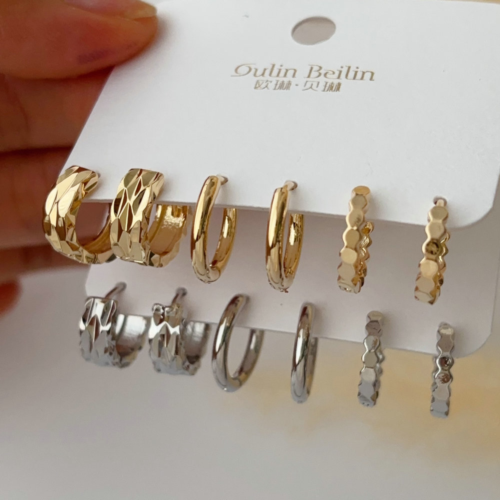Set metal earrings