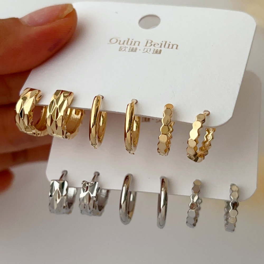 Set metal earrings