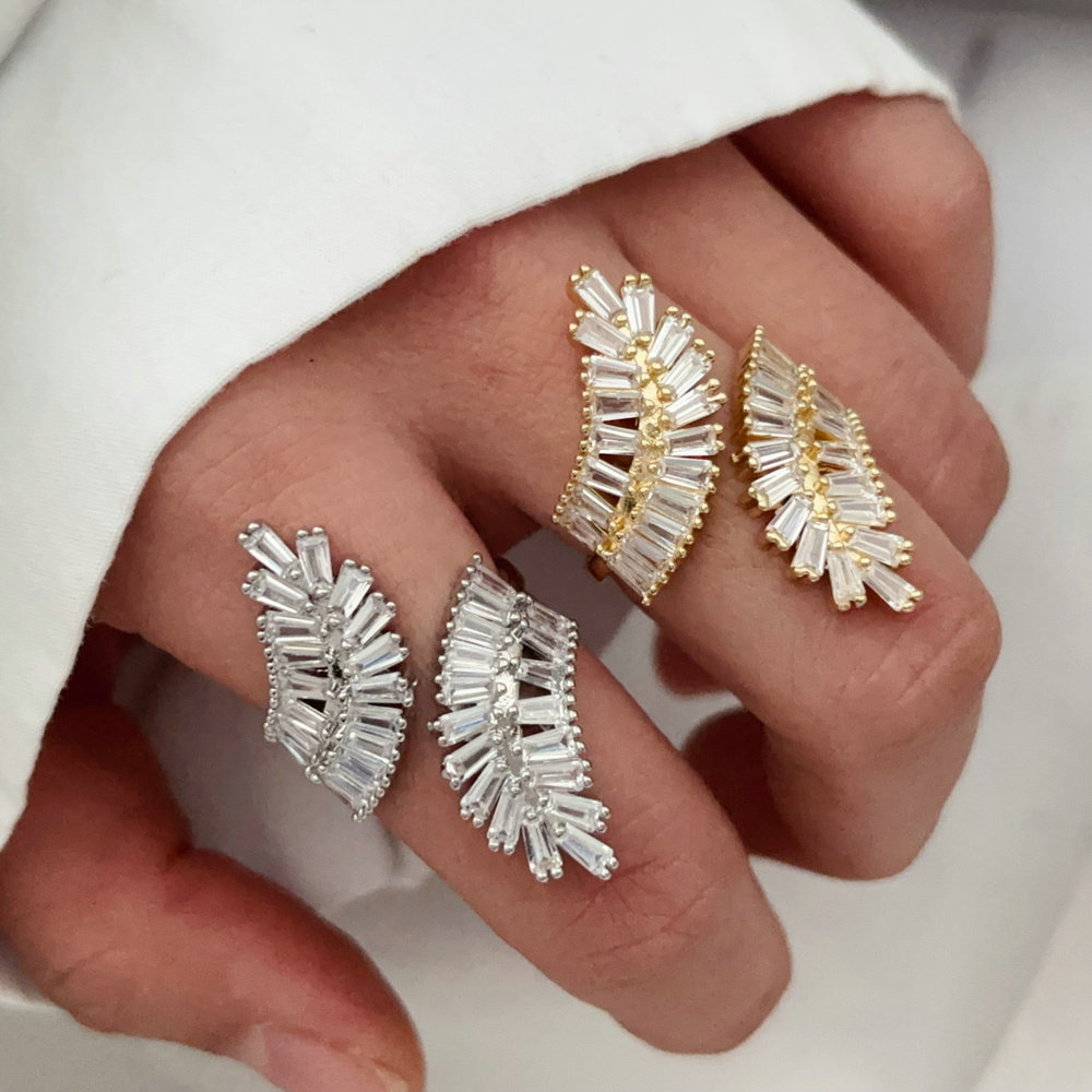 Pave zircon leaf ring