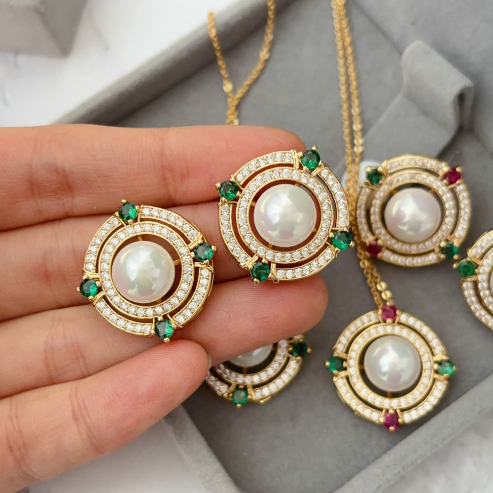 Pearl set earrings