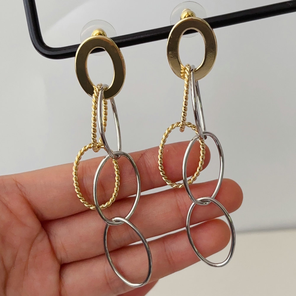 Metal fashion chain earrings