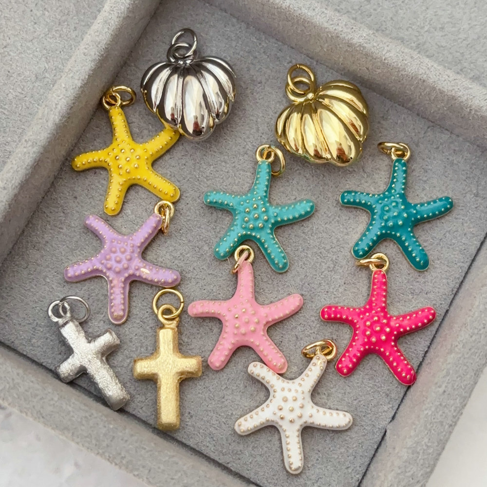 Mini star charm