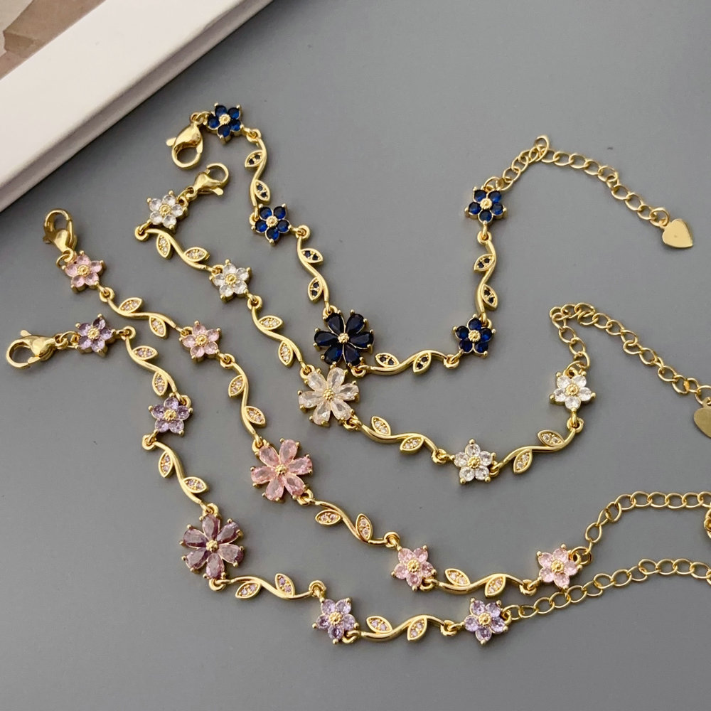 Pave zircon flower bracelet