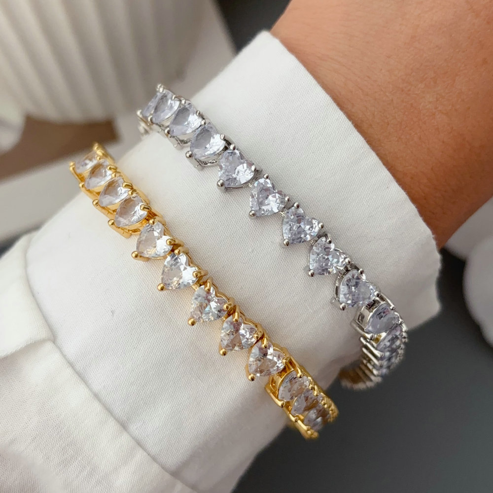 Pave heart zircon bracelet