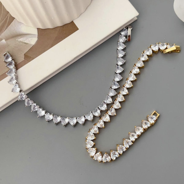 Pave heart zircon bracelet