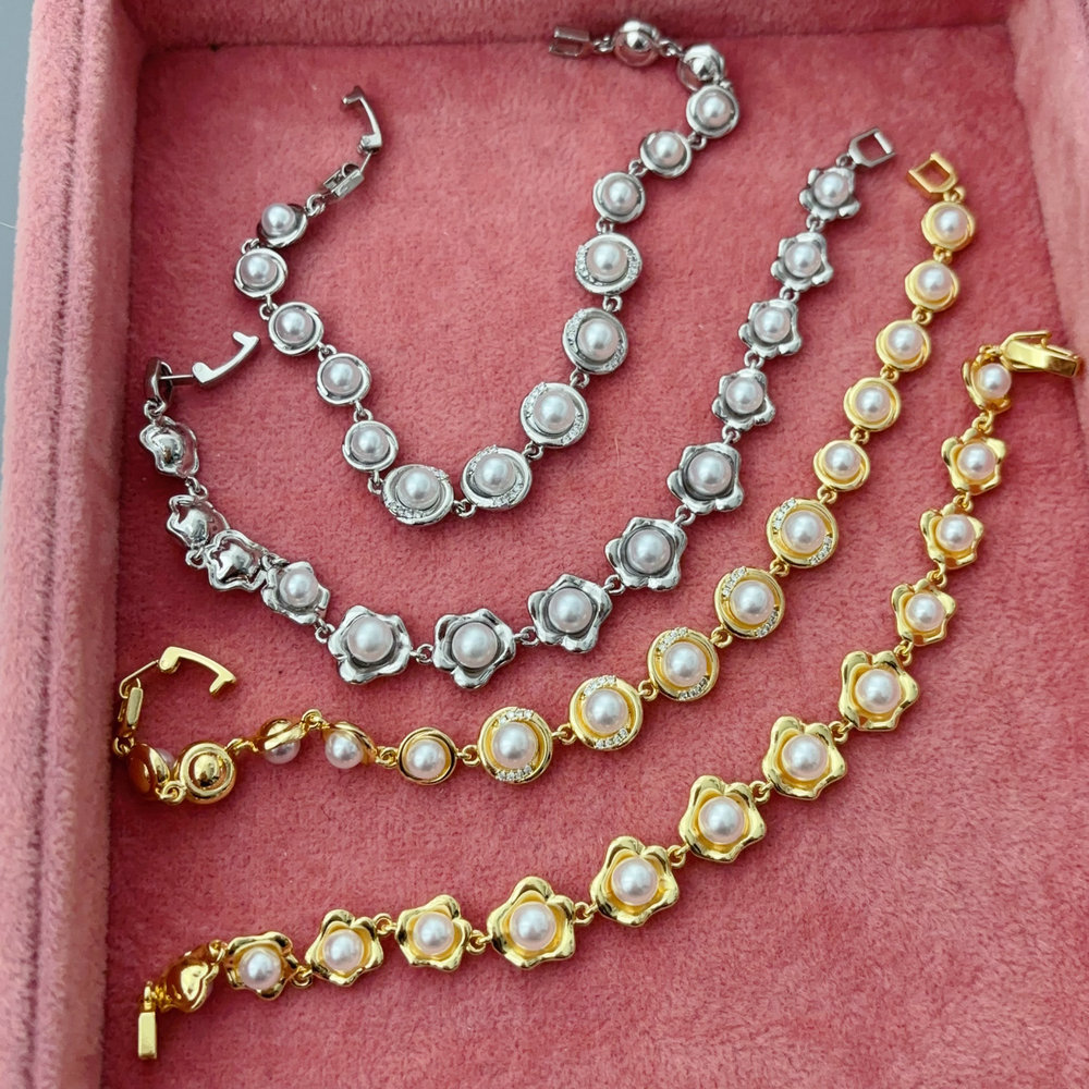 pearl bracelet