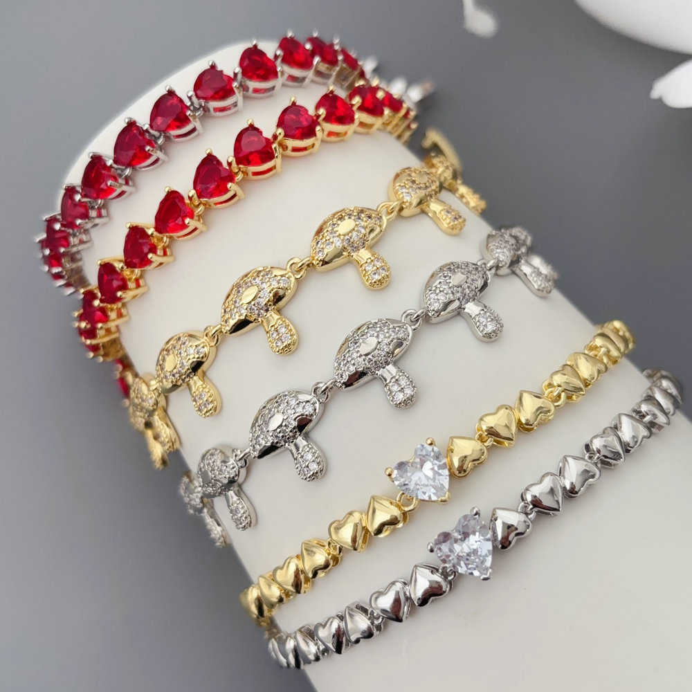 Pave heart bracelet