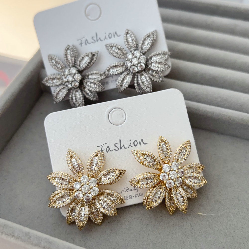 Chunky zircon flower earrings