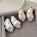 Oval pearl earrings