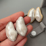 Oval pearl earrings
